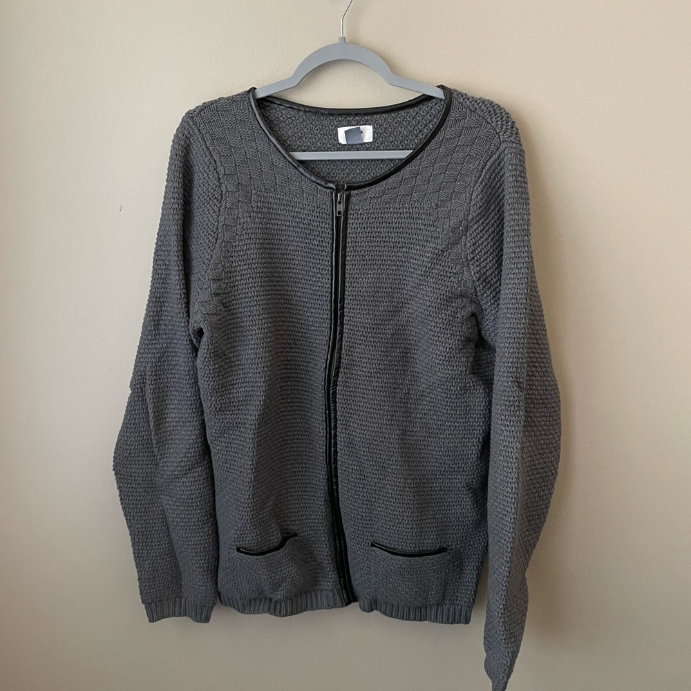 XL Gray sweater zip up with black faux leather edges. Bomber fit. Pockets.